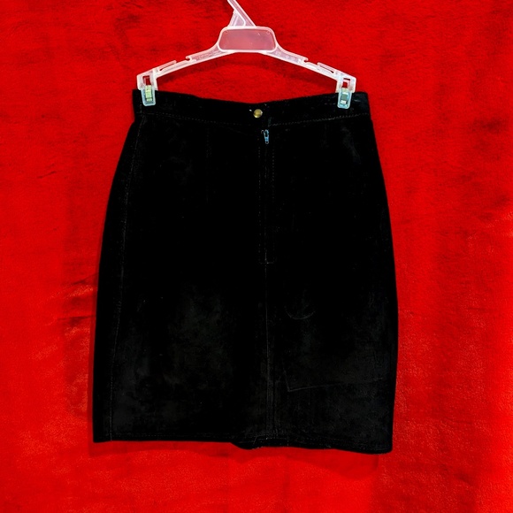 Vintage black suede skirt - Picture 2 of 3